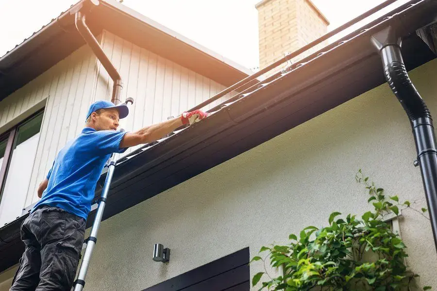 Residential gutter service detail